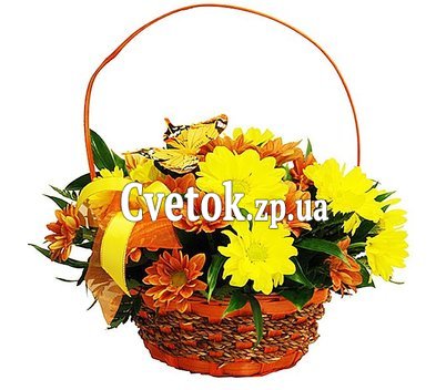 Композиция цветов в корзине