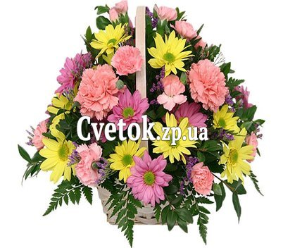 Композиция в корзине из разных цветов