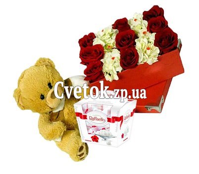 Коробка цветов, мишка и конфеты Рафаэлло