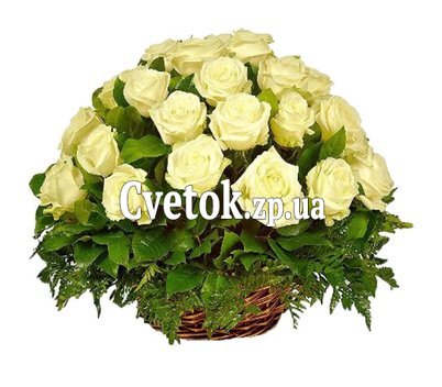 Корзина белых роз