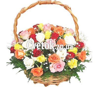 Корзина из 35 разноцветных роз