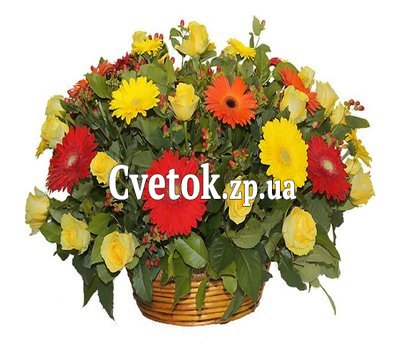 Корзина из желтых и красных цветов