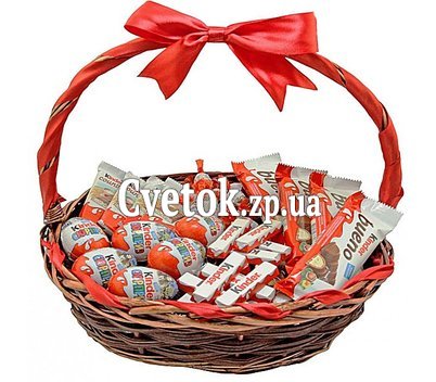 Корзина с шоколадом киндер