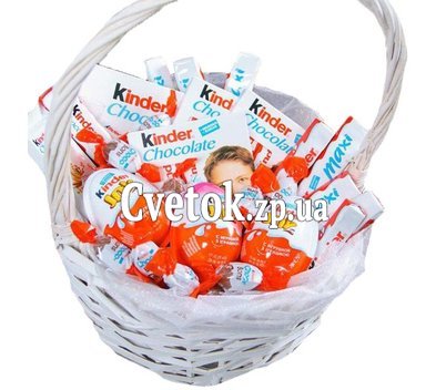 Корзина сладостей киндер