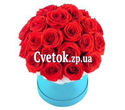 Красные розы в круглой коробке