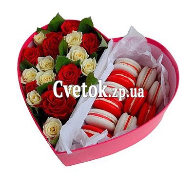 Розы в коробке сердцем
