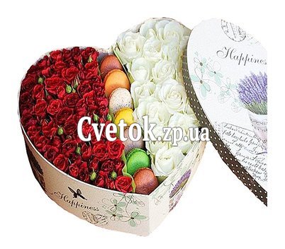 Розы в коробке в форме сердца