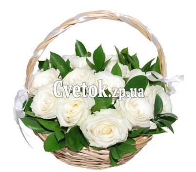 15 белых роз корзина