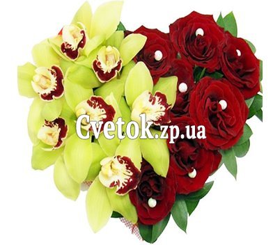 Сердце из живых цветов