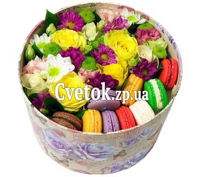 Яркая коробка с макаронами