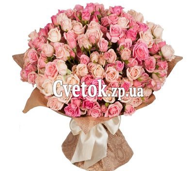 51 короткая кустовая роза в букете