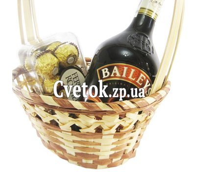 Baileys и конфеты в корзинке
