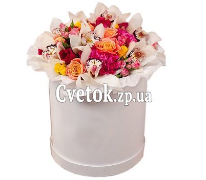 Букет цветов в шляпной коробке