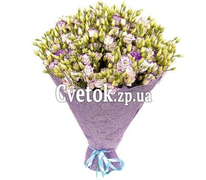 Букет из бело-фиолетовой эустомы