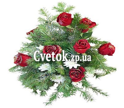 Букет з гілок ялини або сосни з трояндами