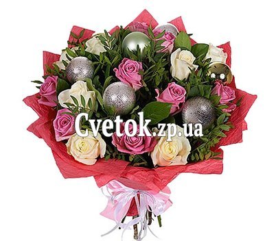 Букет на Новый год с новогодними игрушками