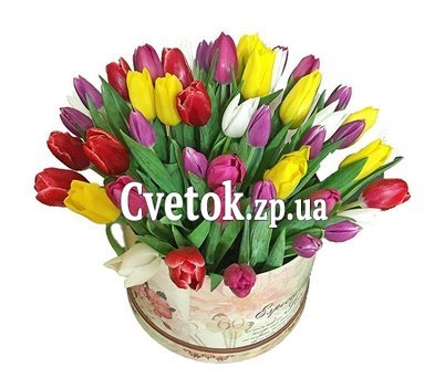 Букет разноцветных тюльпанов в коробке