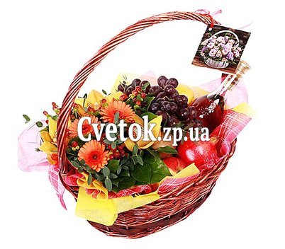 Цветы и фрукты в корзине