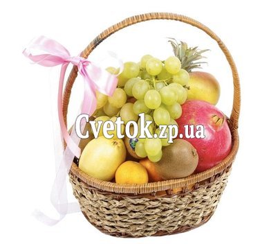 Фрукты в корзине