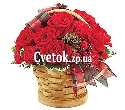 Композиція на Новий рік в кошику з шишками