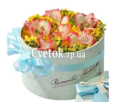 Композиция в шляпной коробке