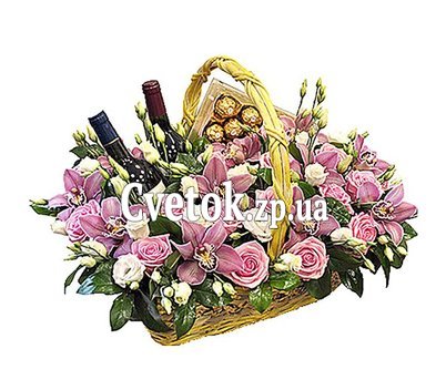 Корзина цветов, конфет и вина