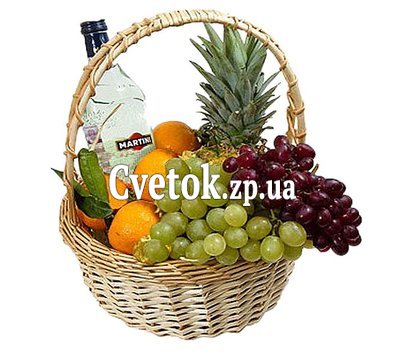 Корзина фруктов и алкоголь