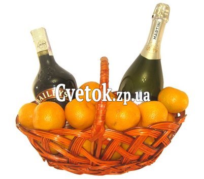 Корзина с шампанским, ликером и мандаринами