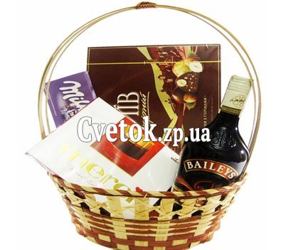 Корзина сладостей и ликер Baileys