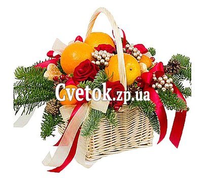 Корзинка цитрусовых с цветами и декором