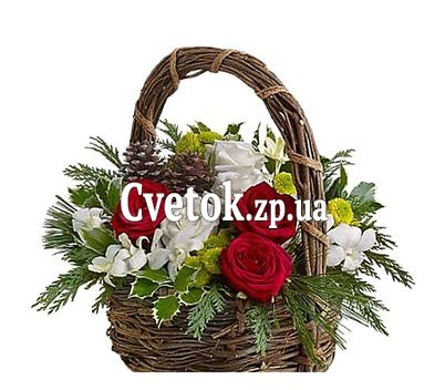 Красивая Новогодняя корзина цветов с декором
