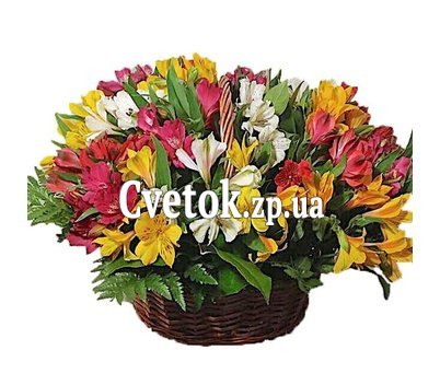 Красочная корзина альстромерий