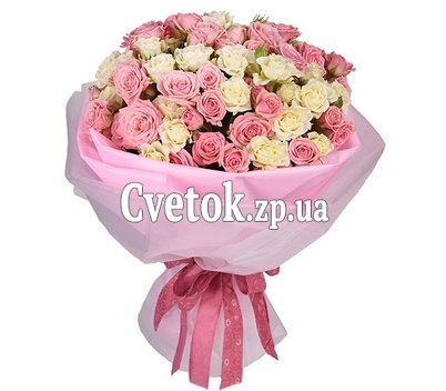 Нежный букет из 25 спрей роз 40 см
