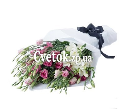 Нежный букет из эустом и фрезий