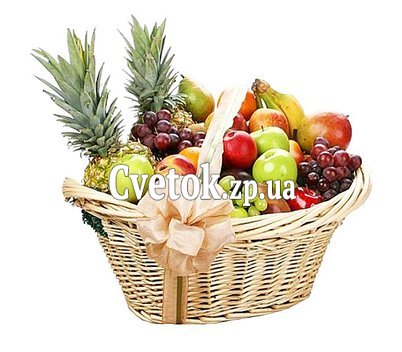 Огромная корзина фруктов