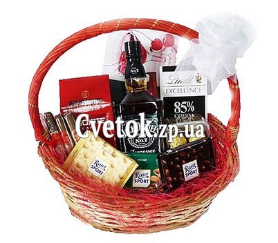Подарочная корзина для мужчины с виски