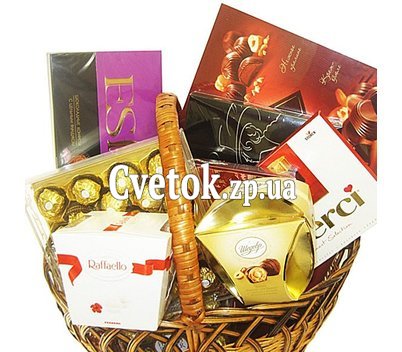 Подарочная корзина со сладостями купить