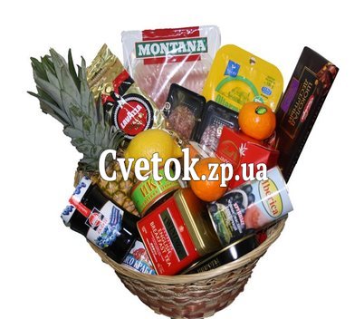 Праздничная корзина продуктов