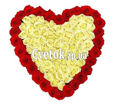 Сердце белых и красных роз