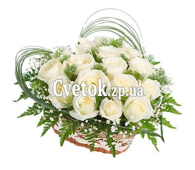 Сердце из белых роз