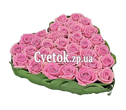 Сердце из розовых роз