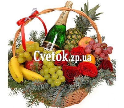 Шампанське і фрукти в кошику до Нового року