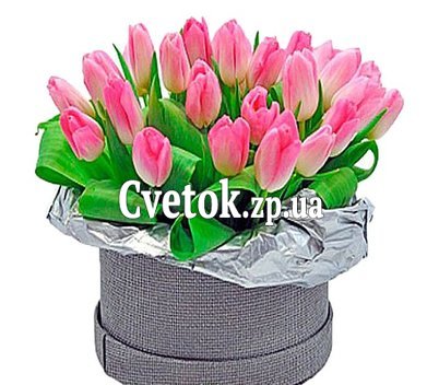 Шляпная коробка с тюльпанами