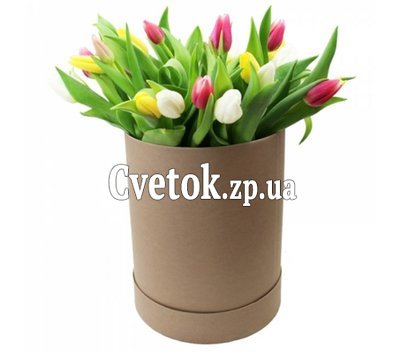 Тюльпаны в шляпной коробке